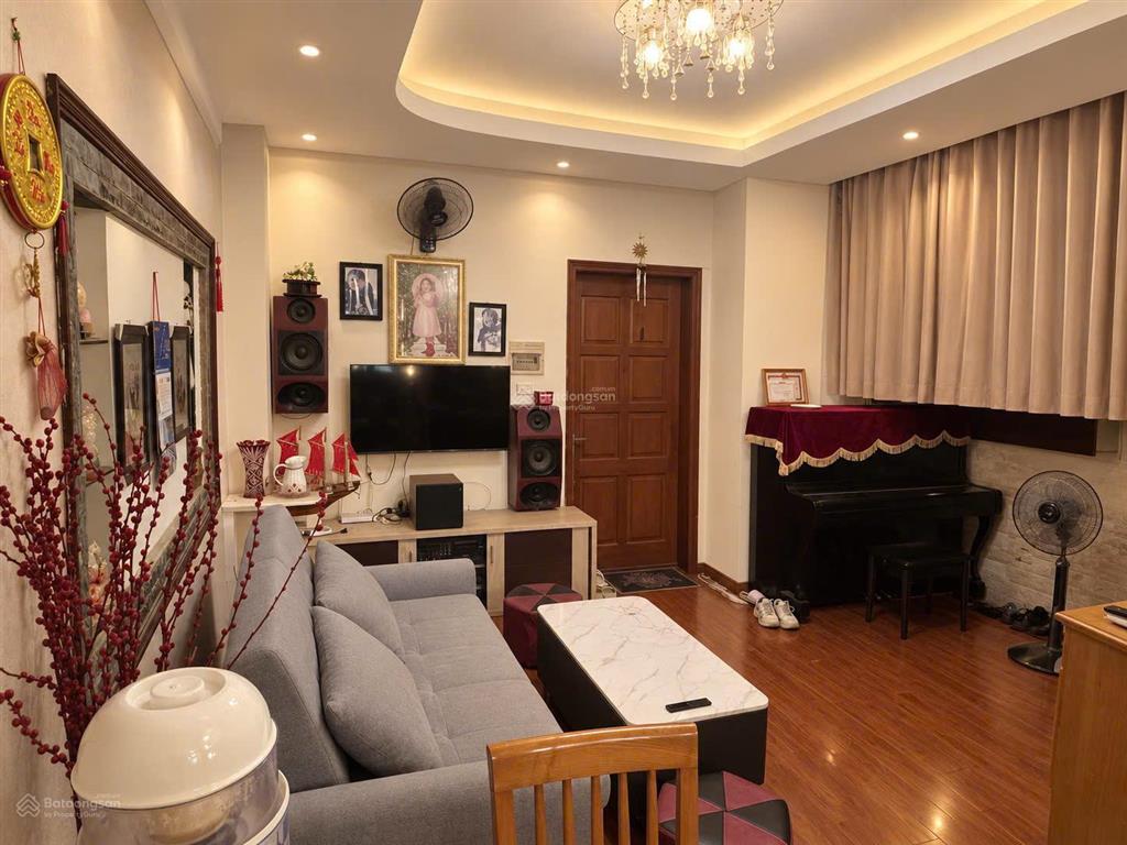 Chính chủ bán chung cư lô góc đẹp, khu vip nam trung yên. dt 65m2, 2 ngủ, 2 wc. giá 5 tỷ. có tl.