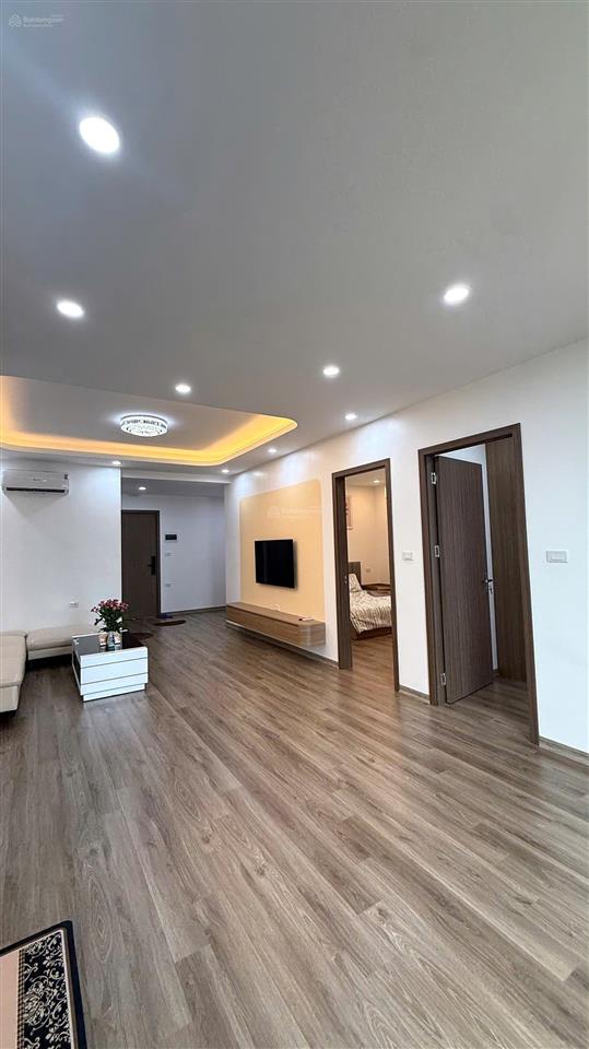 Chính chủ bán chung cư b10b nam trung yên. mặt phố nguyễn chánh. dt 69m2, 2 ngủ full đồ đẹp.