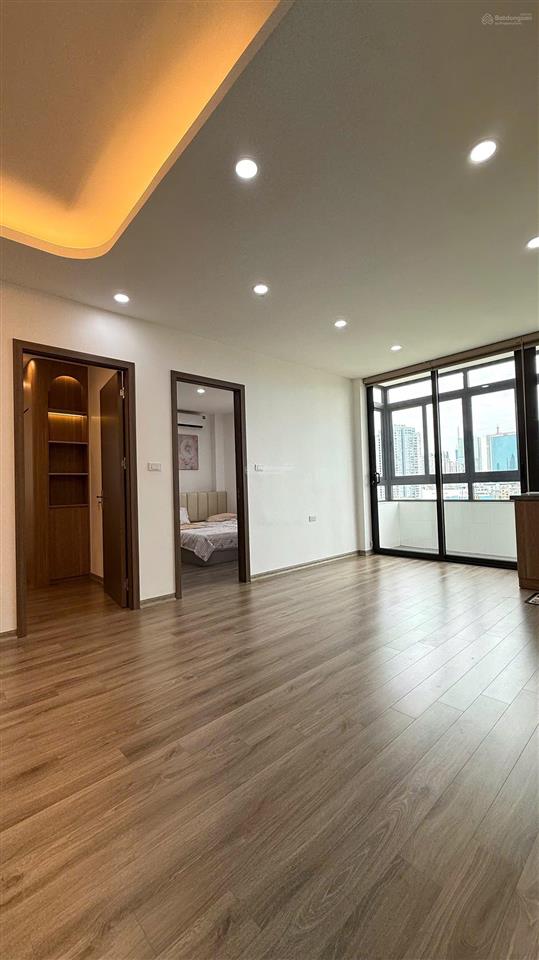 Chính chủ bán chung cư b10b nam trung yên. mặt phố nguyễn chánh. dt 69m2, 2 ngủ full đồ đẹp.