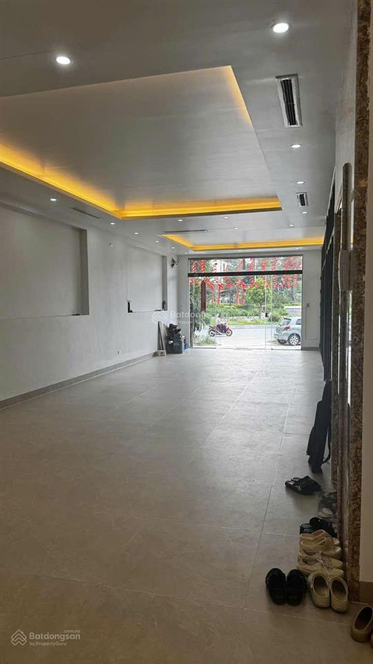 Cho thuê nhà 20 tr mặt phố nguyễn gia bồng long biên, 120 m,thông sàn, nội thất 2 điều hoà