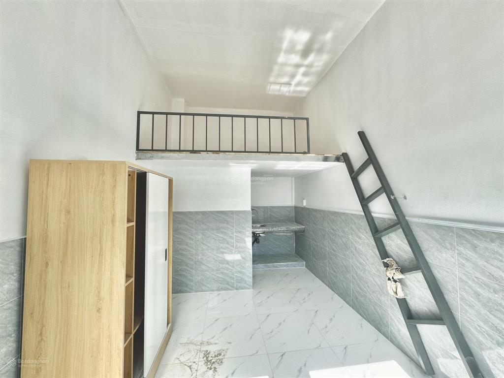 Trống lại phòng gác thoáng có máy lạnh ngay bảy hiền