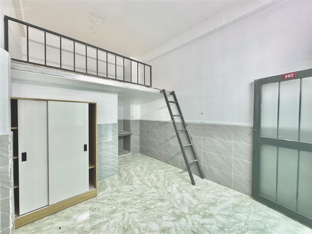 Trống lại phòng gác thoáng có máy lạnh ngay bảy hiền