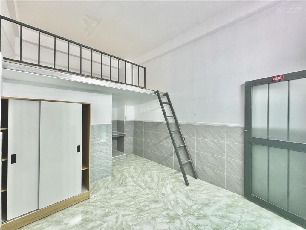 Trống lại phòng gác thoáng có máy lạnh ngay bảy hiền