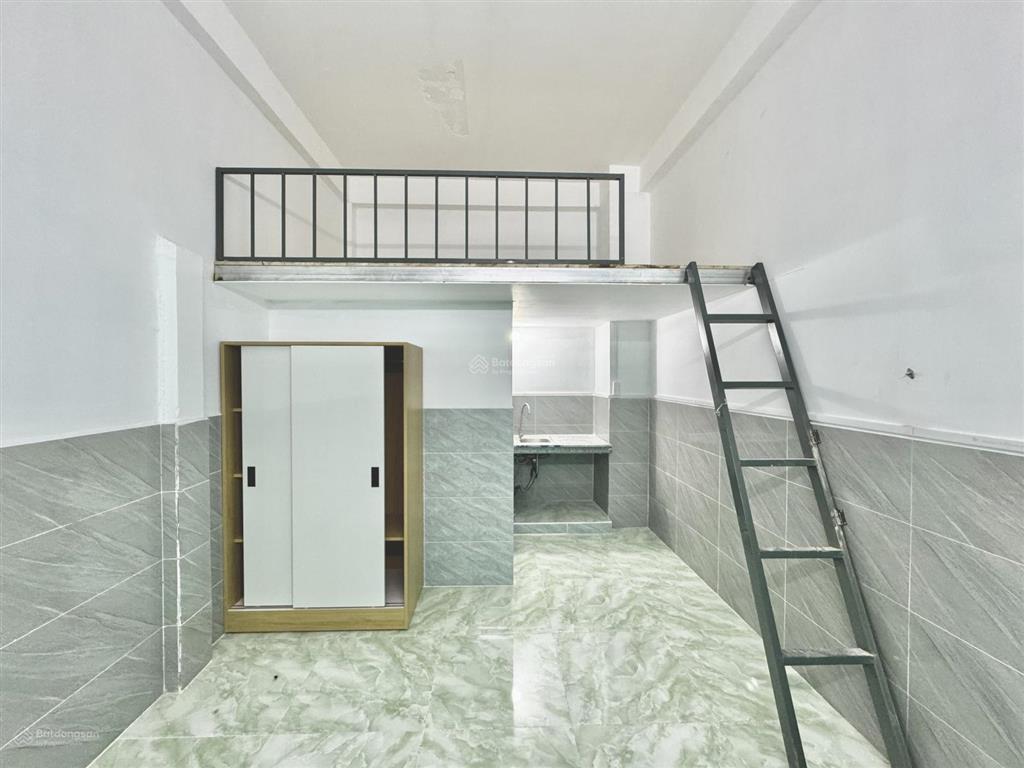 Trống lại phòng gác thoáng có máy lạnh ngay bảy hiền