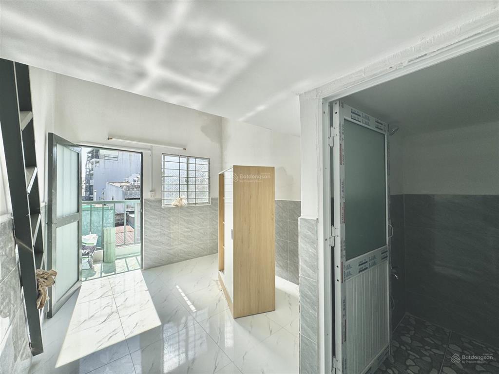 Trống lại phòng gác thoáng có máy lạnh ngay bảy hiền