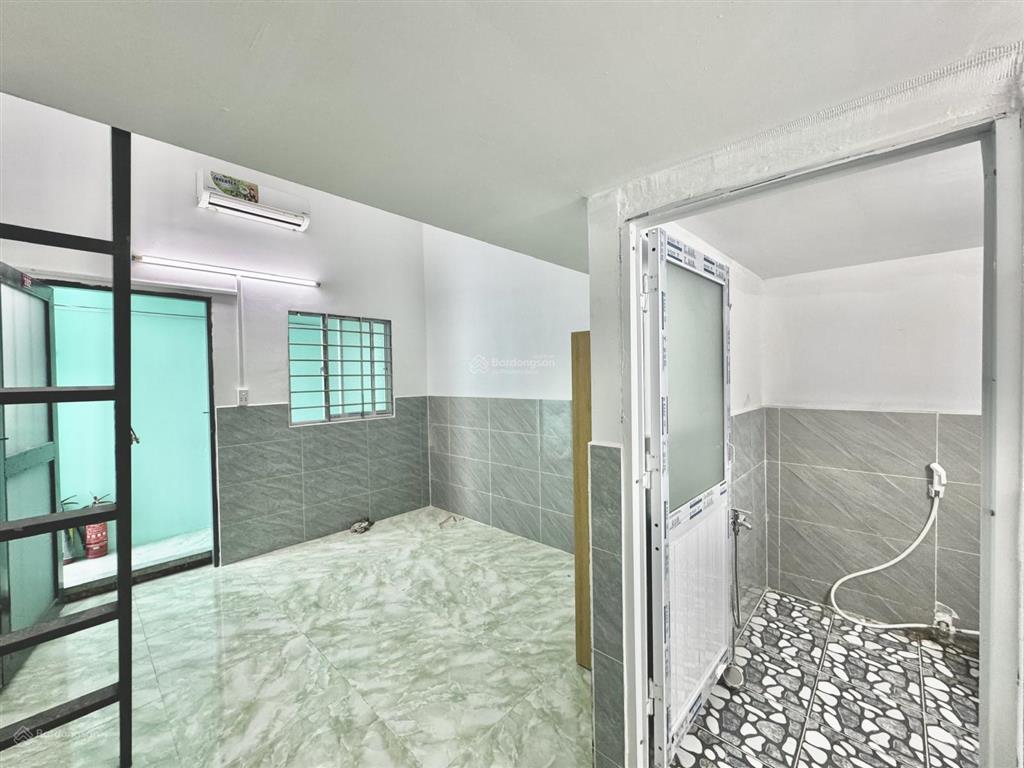 Trống lại phòng gác thoáng có máy lạnh ngay bảy hiền