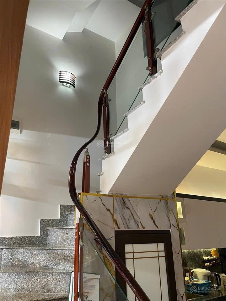 Bán gấp nhà 3 tầng ô tô đỗ cửa hào khê, lê chân vị trí trung tâm quán nam