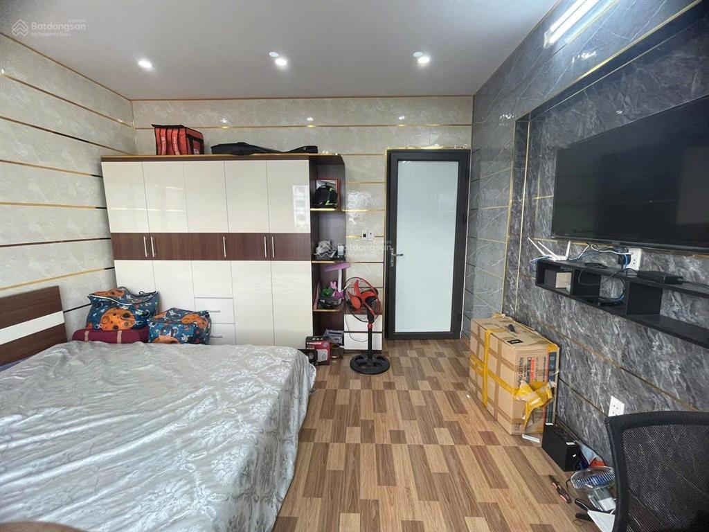 Bán gấp nhà 3 tầng ô tô đỗ cửa hào khê, lê chân vị trí trung tâm quán nam
