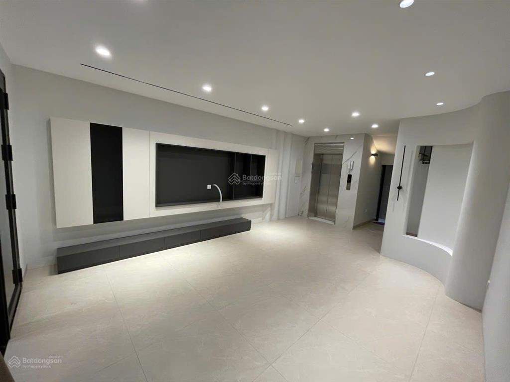 Cc gửi bán nhà tây hồ, 65m2, 6,5 tầng, thang máy, nội thất cao cấp, 16 tỷ