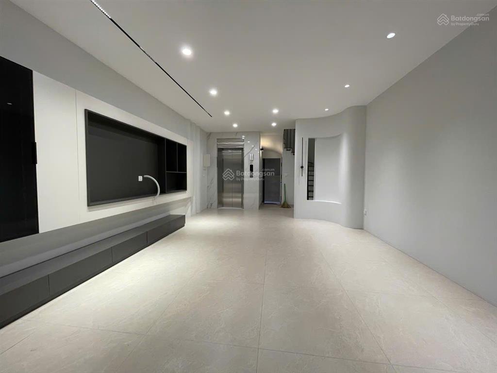Cc gửi bán nhà tây hồ, 65m2, 6,5 tầng, thang máy, nội thất cao cấp, 16 tỷ