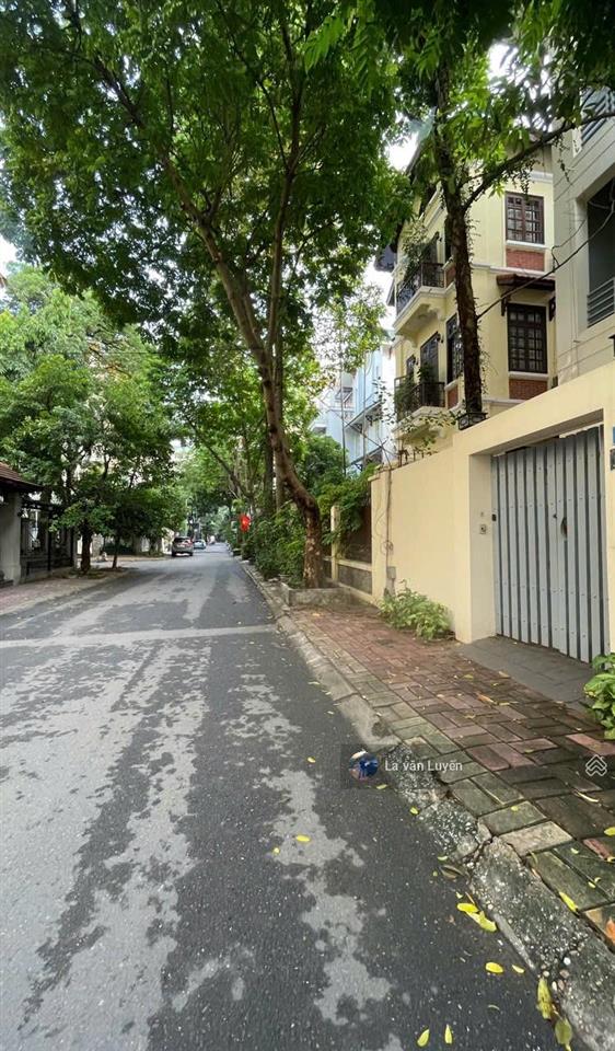 Chính chủ bán đất tây hồ, 100m2, mặt tiền 6,5m, ô tô vào nhà, 30,6 tỷ