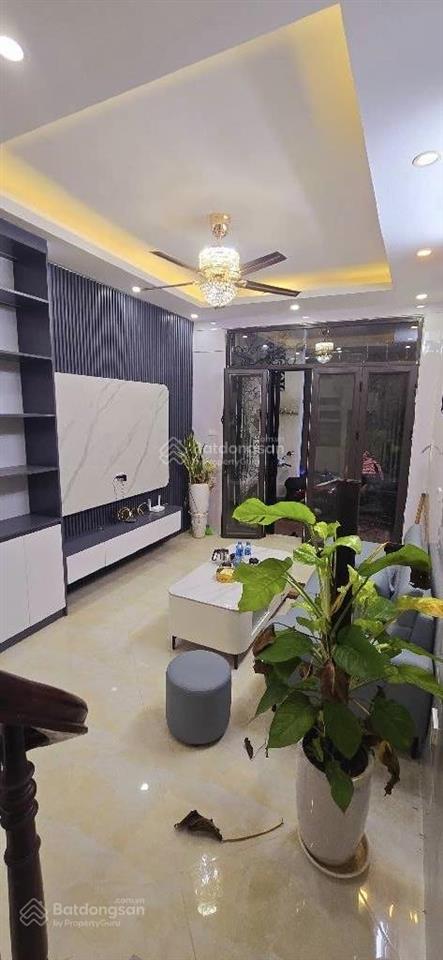 Nhà đẹp 3 tầng giáp bát full nội thất 5m ra mặt phố giáp bát giá chỉ 6.4 tỷ