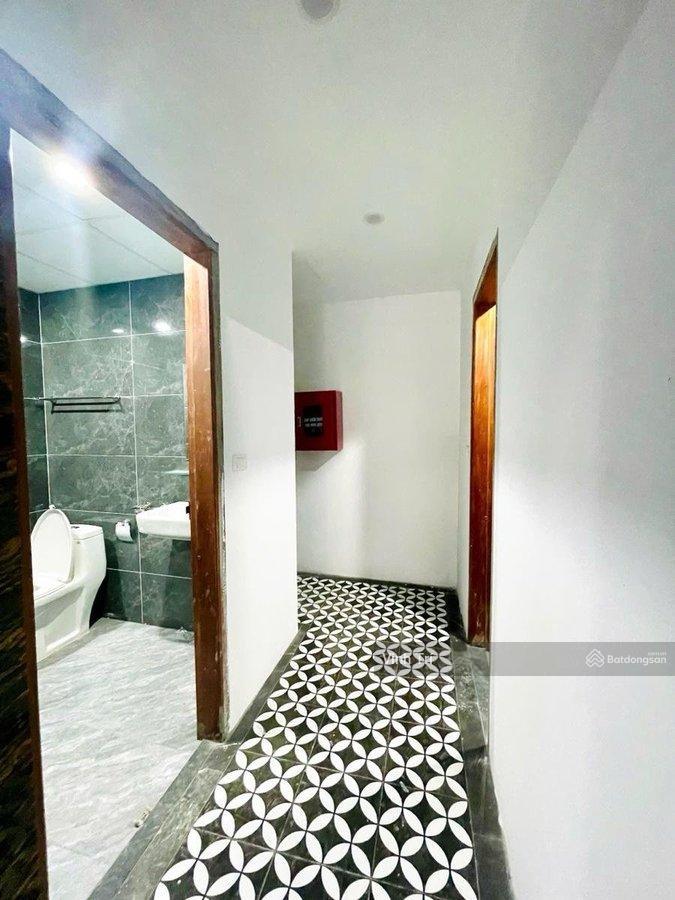 Chính chủ bán nhà mặt phố nguyễn văn cừ 210m2 5t hai mặt thoáng  kd  vỉa hè đường rộng 50m 69 tỷ