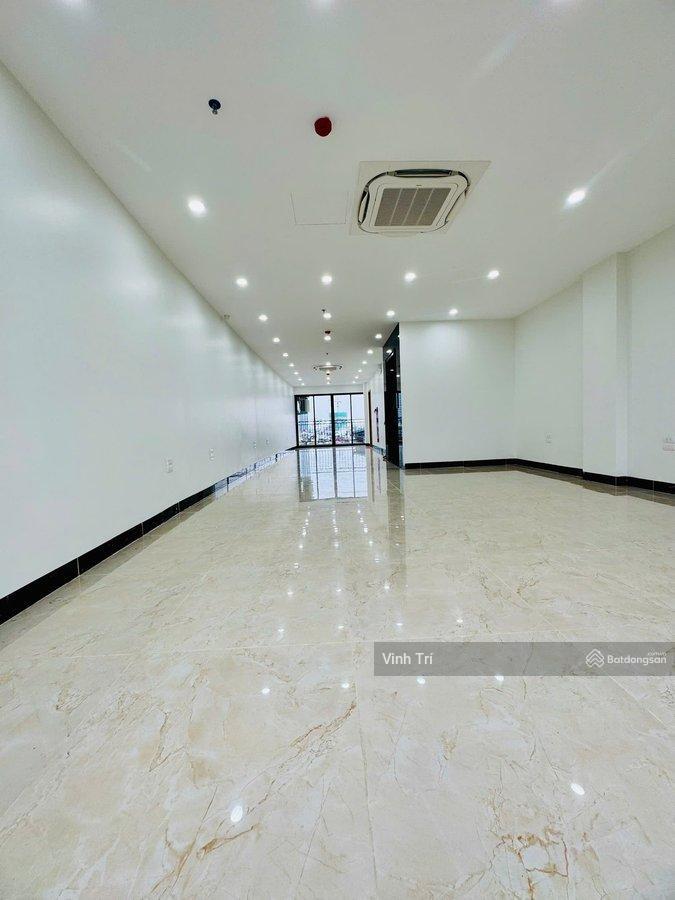 Chính chủ bán nhà mặt phố nguyễn văn cừ 210m2 5t hai mặt thoáng  kd  vỉa hè đường rộng 50m 69 tỷ