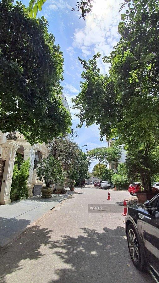 Tôi cần bán nhà kđt hoàng mai dt 69m2 8t  mt 6m  gara oto  kinh doanh  oto tránh nhau 30 tỷ