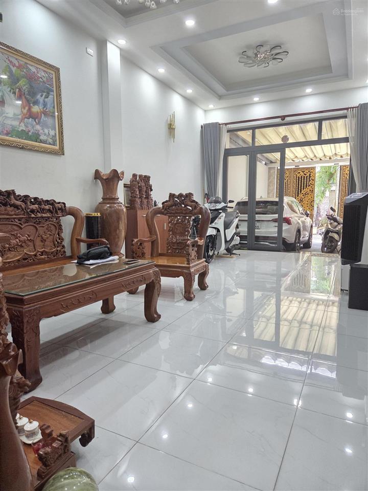 Nhà ngay gần chợ thủ đức  nhà 3 tầng  nhà mới đẹp  sổ hồng riêng hoàn công đầy đủ