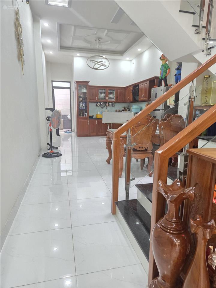 Nhà ngay gần chợ thủ đức  nhà 3 tầng  nhà mới đẹp  sổ hồng riêng hoàn công đầy đủ