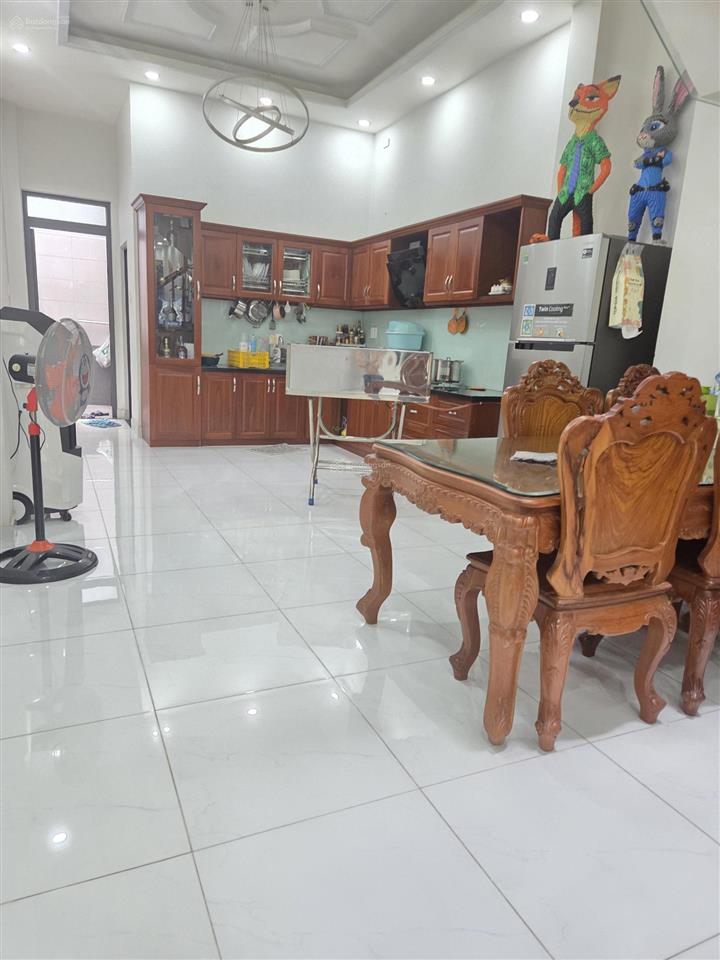 Nhà ngay gần chợ thủ đức  nhà 3 tầng  nhà mới đẹp  sổ hồng riêng hoàn công đầy đủ