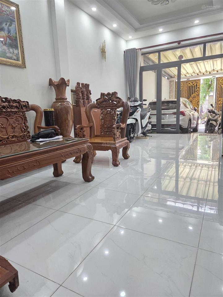 Nhà ngay gần chợ thủ đức  nhà 3 tầng  nhà mới đẹp  sổ hồng riêng hoàn công đầy đủ