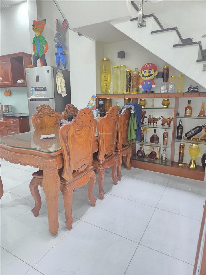 Nhà ngay gần chợ thủ đức  nhà 3 tầng  nhà mới đẹp  sổ hồng riêng hoàn công đầy đủ
