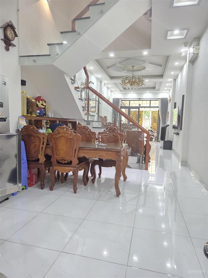 Nhà ngay gần chợ thủ đức  nhà 3 tầng  nhà mới đẹp  sổ hồng riêng hoàn công đầy đủ