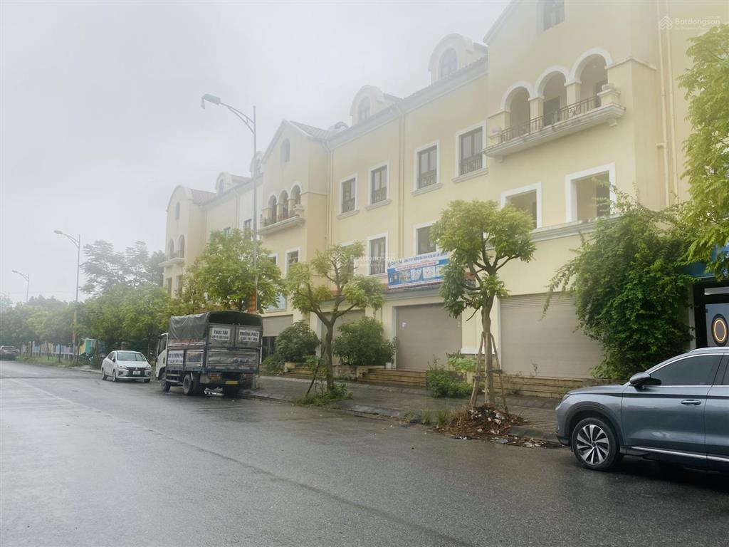 Căn shophouse 130m2 ngay trường vinshool sổ đỏ xem nhà là chốt