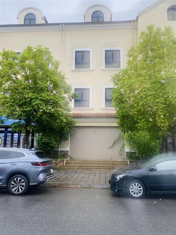 Căn shophouse 130m2 ngay trường vinshool sổ đỏ xem nhà là chốt