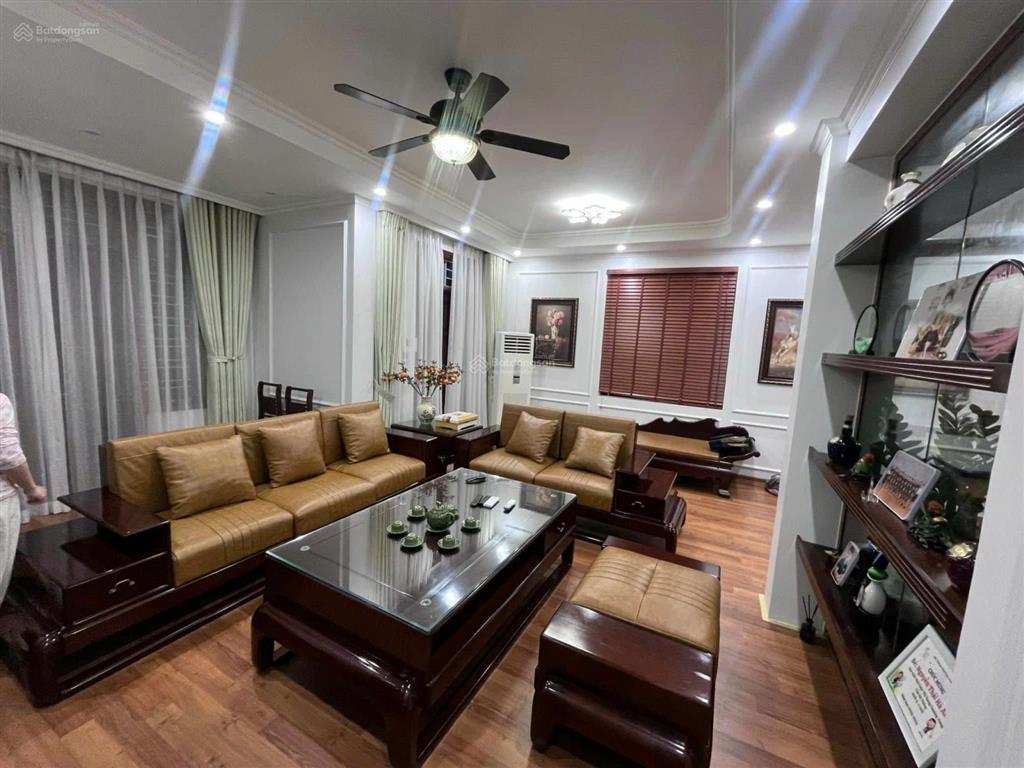 Chủ gấp rút bán căn liền kề. lô áp góc. thang máy xinh đẹp vô cùng 18.99 tỷ. thương lượng