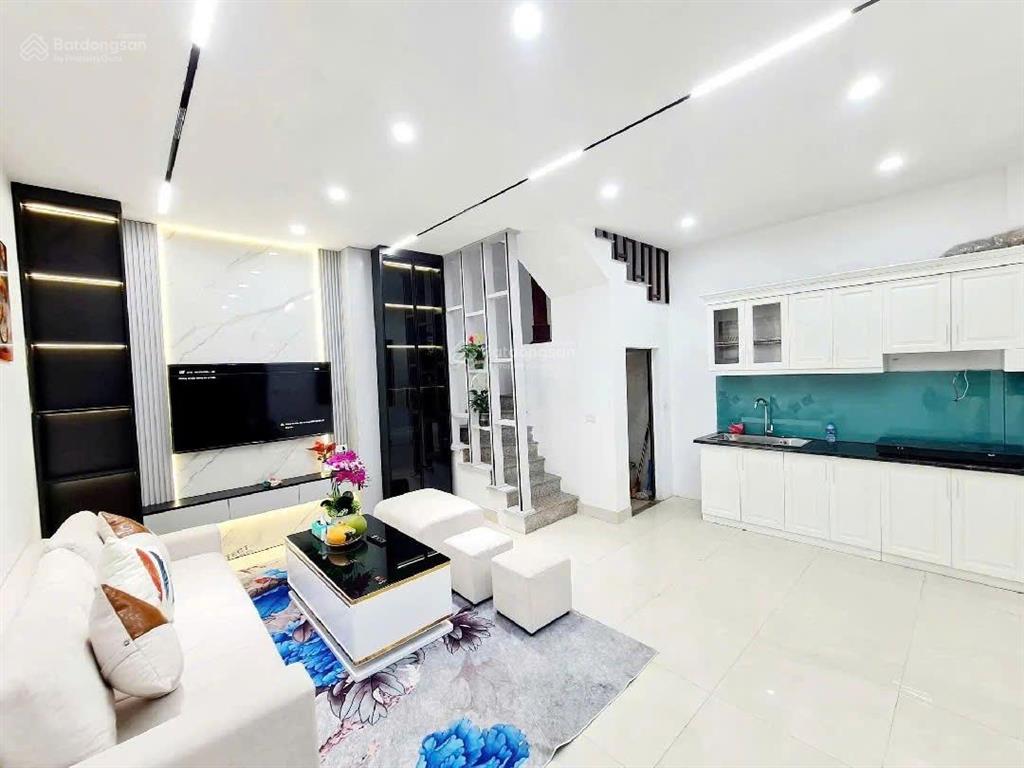 Nhà dân 4 tầng ngay đầu cầu trắng  sau sở tư pháp 7.9 tỷ  38m2 siêu đẹp