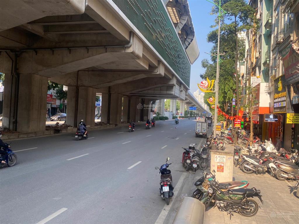 Ngay hồ gươm plaza bán căn liền kề 4 tầng kinh doanh giá hơn 13 tỷ
