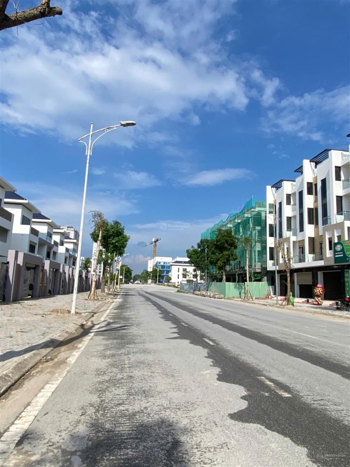 Liền kề 100m² hai mặt thoáng trước sau. chủ nhà cần tiền bán gấp 8 tỷ. nhanh tay  0931 131 ***