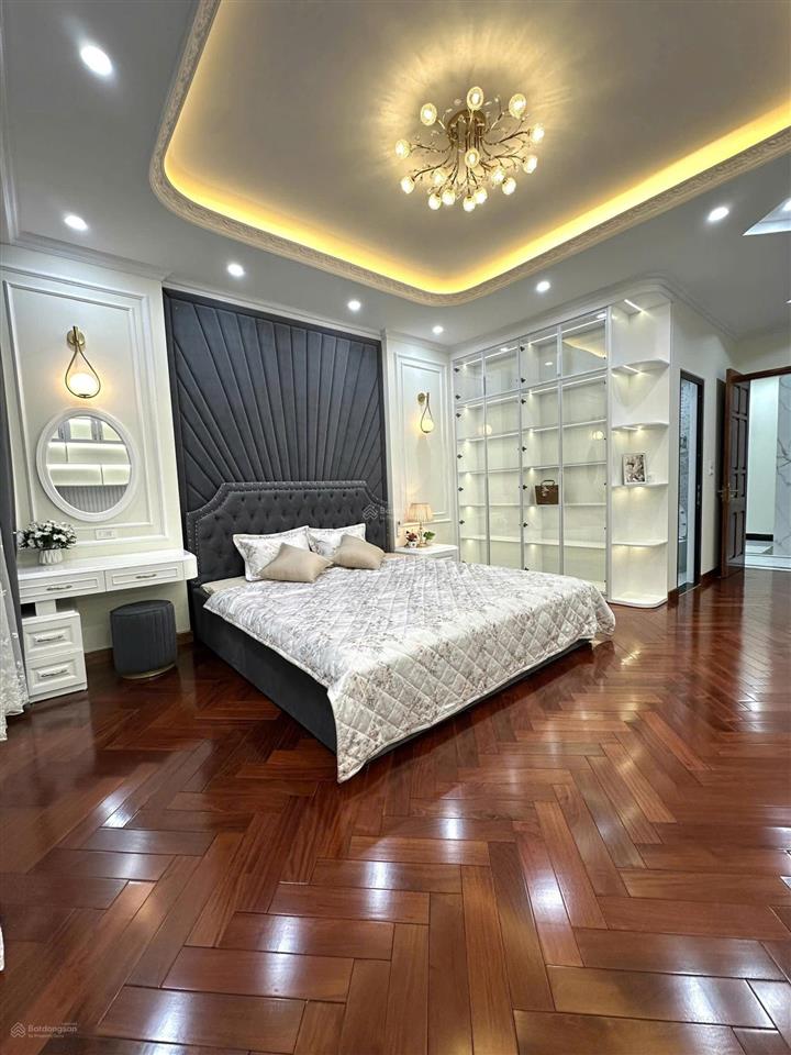 Lô góc thích hợp kinh doanh cafe hoặc để ở 50m2 ngay kđt kiến hưng giá 15.99 tỷ