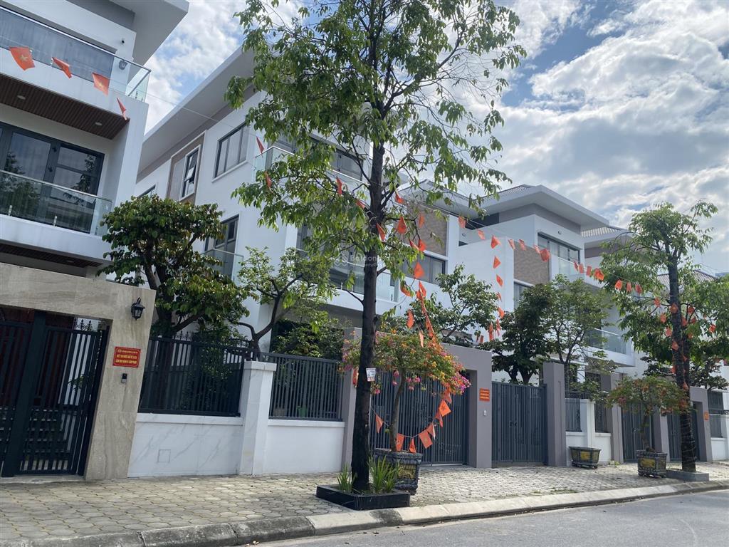 Gấp gấp bán nhanh lô biệt thự 200m2 ngay hồ giá 7x tr/1m2