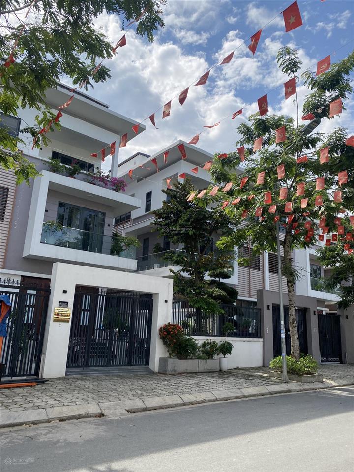Gấp gấp bán nhanh lô biệt thự 200m2 ngay hồ giá 7x tr/1m2