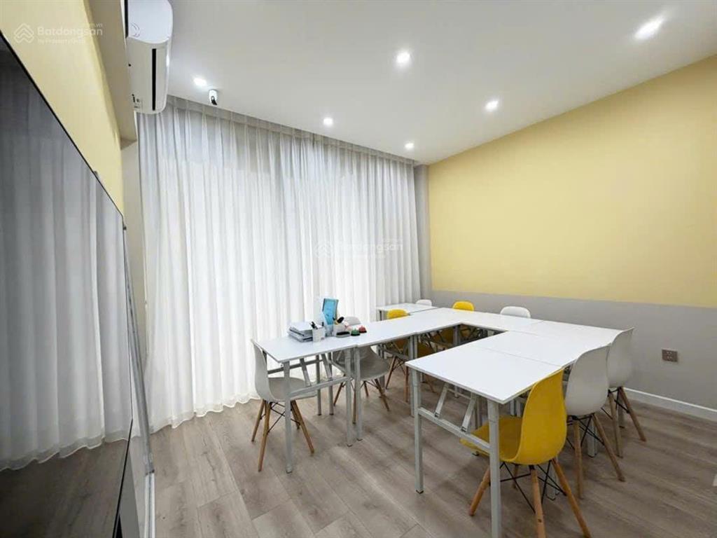 Nhà riêng ngay hồ mỗ lao 43m2  5 tầng sổ đỏ  thang máy sẵn ở