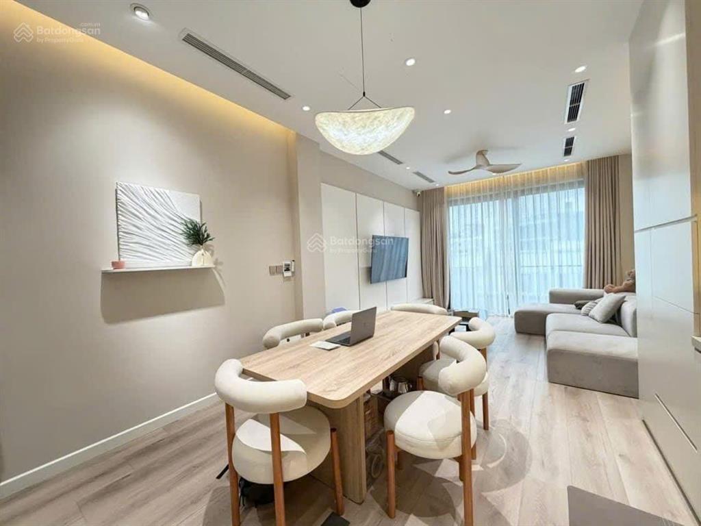 Nhà riêng ngay hồ mỗ lao 43m2  5 tầng sổ đỏ  thang máy sẵn ở