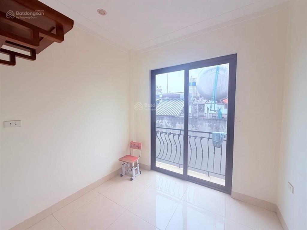 Nhà tô hiệu  ô tô vào nhà  35m2 sổ đỏ chính chủ giá hơn 6 tỷ