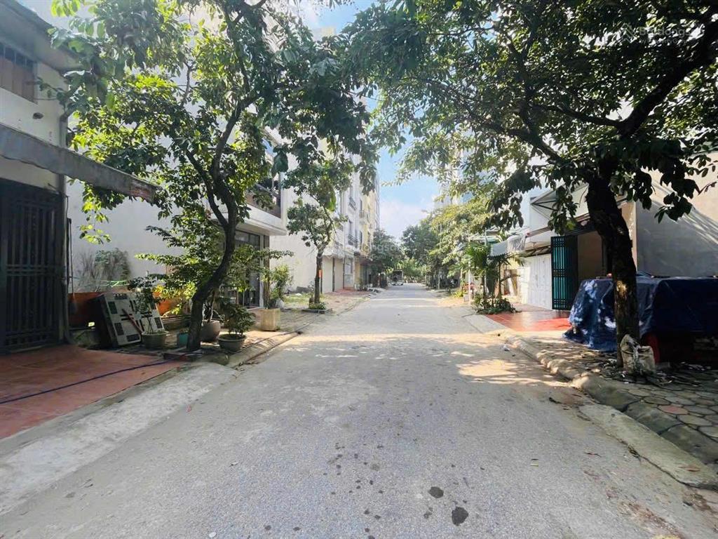 Cho thuê nhà riêng 1 tầng  gác lửng  phân lô đất dv khu a ngay bến xe yên nghĩa. thoáng trước sau