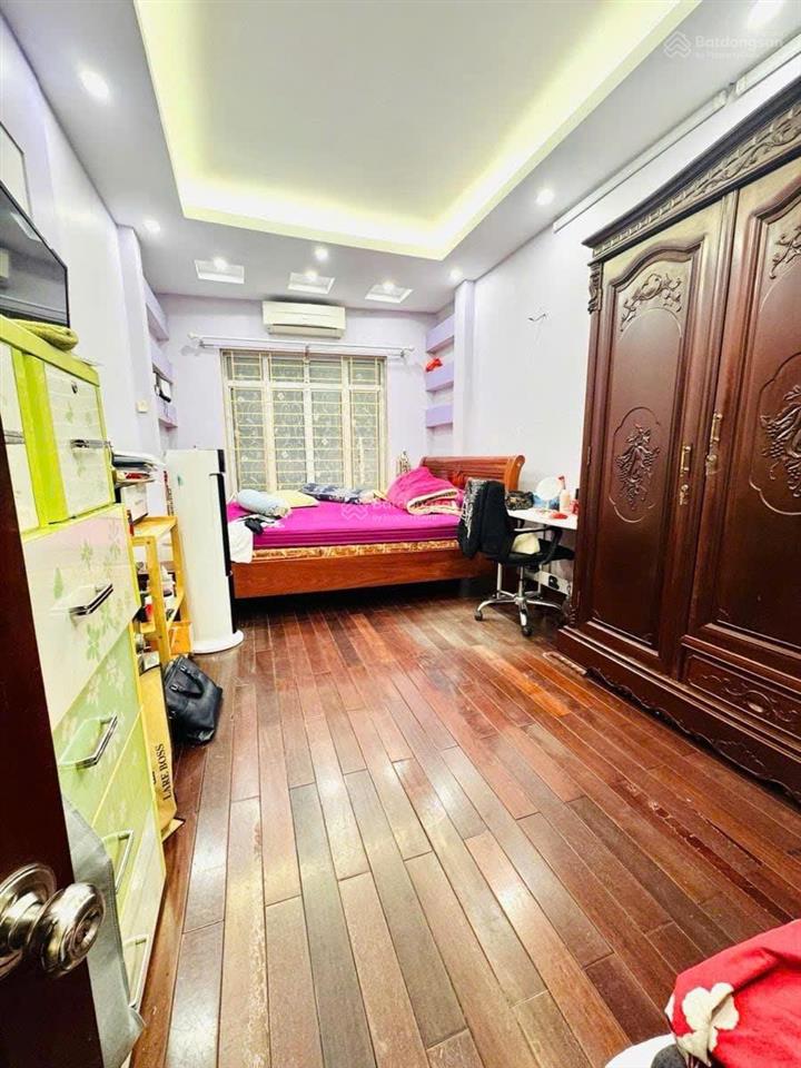 Nhà 5 tầng dân xây kiên cố. ngay mỗ lao tiếp giáp cầu trắng, gần trường học