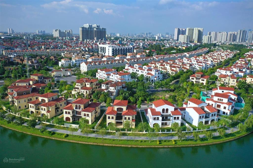 3x tỷ 1 căn biệt thự 210m2. ngay hồ lớn  chính chủ cần tiền bán gấp
