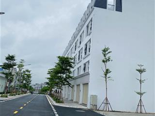 Bán căn lk 5 tầng phân lô 14 tỷ hơn vừa bàn giao, nhận nhà ở ngay