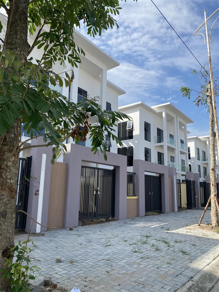 70tr/1m2 đất lô biệt thự ngay trục đường đôi, đối diện trường học