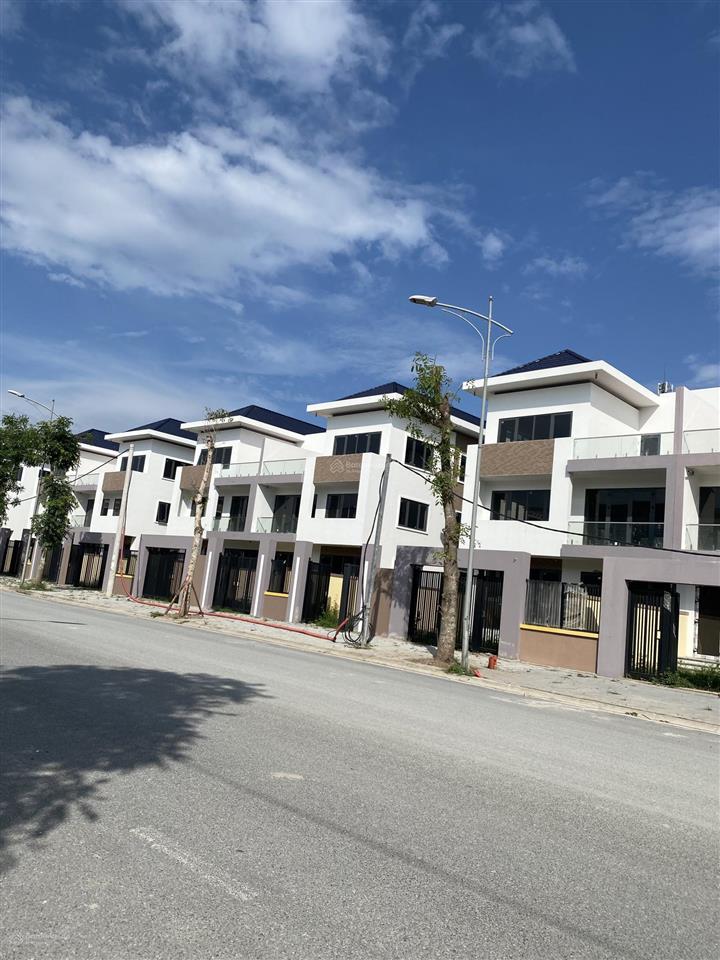 70tr/1m2 đất lô biệt thự ngay trục đường đôi, đối diện trường học
