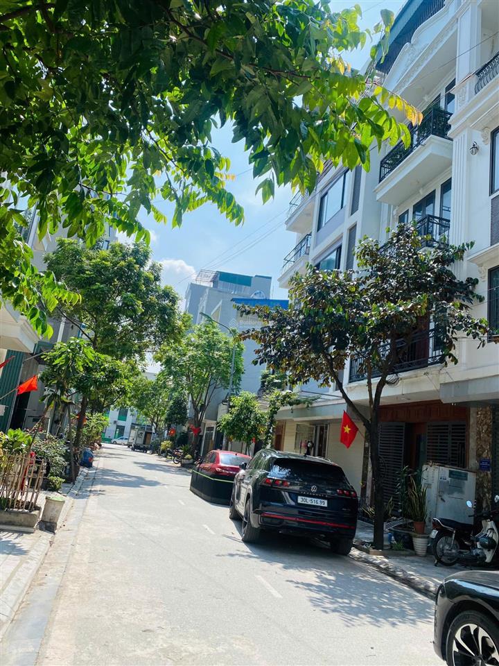 Căn liền kề 50m2 nhà siêu đẹp ngay công viên thiên văn học, sổ đỏ chính chủ 0931 131 ***