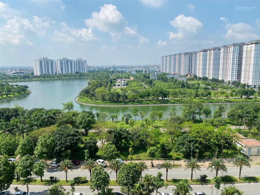 Biệt thự mặt hồ lớn, cần tiền bán gấp siêu rẻ 220m2 giá đầu 9xtr/1m2