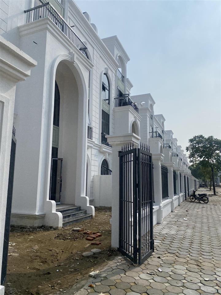 Bán ngay lô liền kề đối diện là trường học 7x tr/1m2