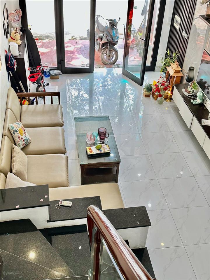 Hơn 12 tỷ 50m2 ngay gần công viên thiên văn học  sổ đỏ chính chủ