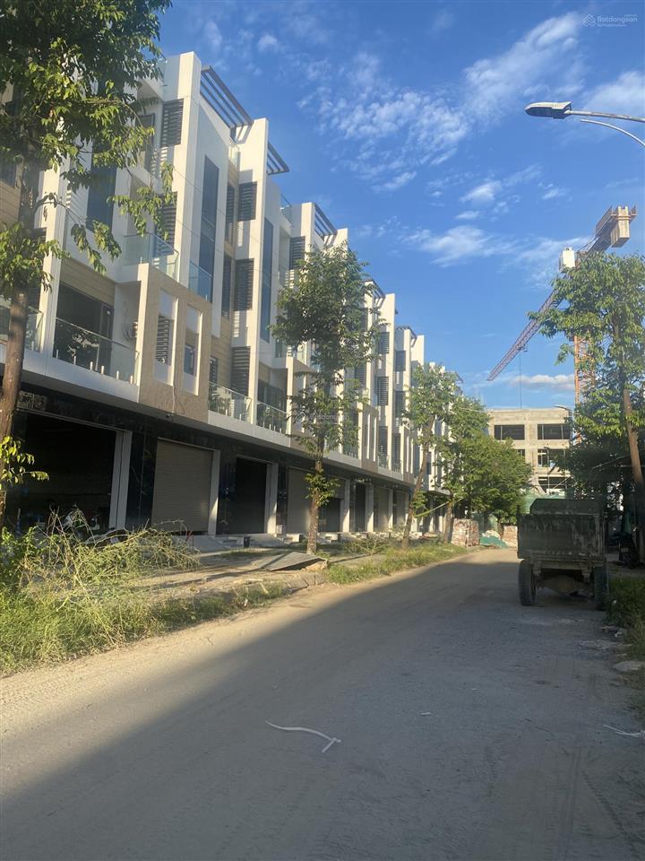 A2.4 liền kề 100m2, đường 17m, chính chủ cho thuê 5tr/1 tháng