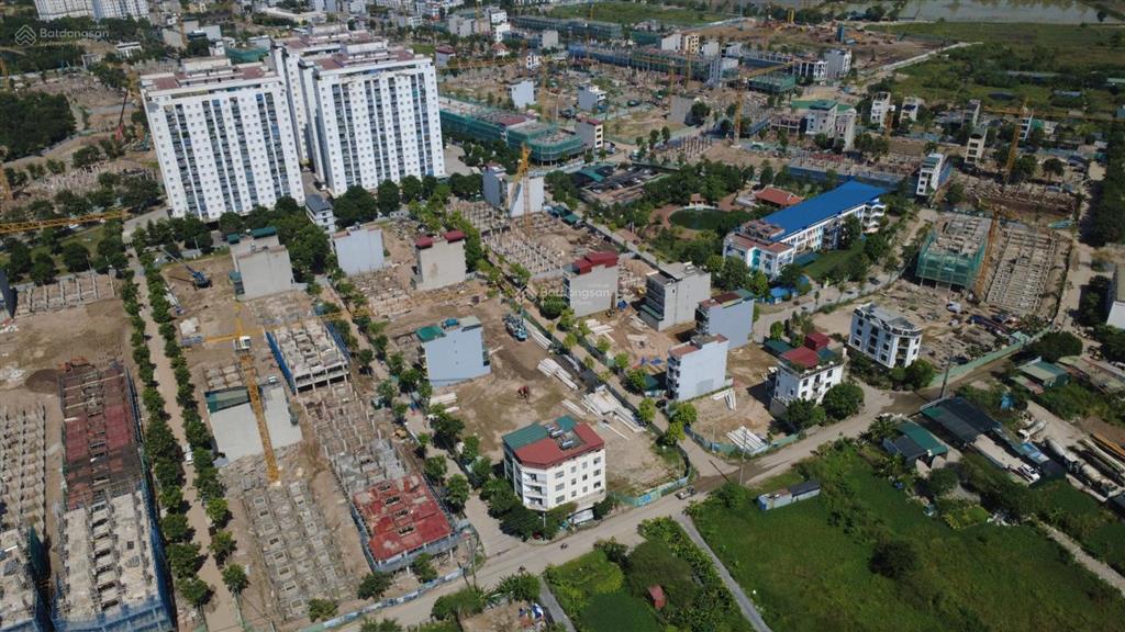 B1.4 mặt đường 17m  kinh doanh sầm uất  ngay hồ lớn giá hơn 9 tỷ