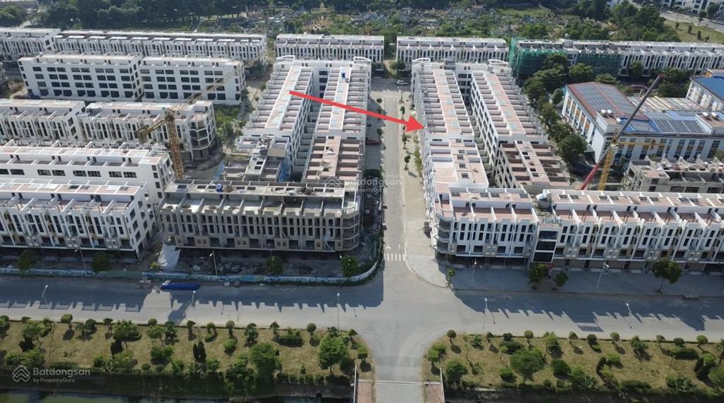 Cho thuê lk 100m2 ngay mặt kênh, trục đường 17m a2.4